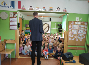 "Muzyczne psoty" - spotkanie z muzyką - gr. III - VI