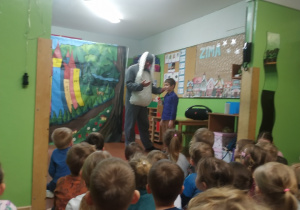 Przedstawienie pod tytułem " Magiczne słowa".