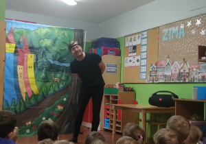 Przedstawienie pod tytułem " Magiczne słowa".