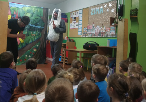 Przedstawienie pod tytułem " Magiczne słowa".