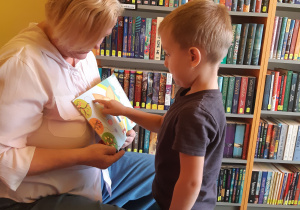 Dzieci rozwiązują zadania