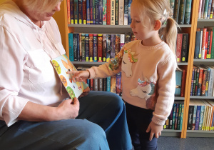 Dzieci rozwiązują zadania