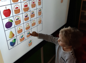 Realizacja programu ,,Kodowanie na dywanie'' dla przedszkolakow - grupa II