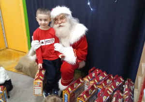 Zdjęcie chłopca z Mikołajem