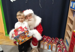 Zdjęcie chłopca z Mikołajem