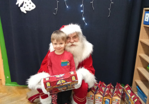 Zdjęcie chłopca z Mikołajem