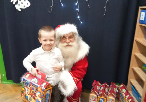 Zdjęcie chłopca z Mikołajem