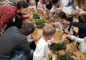 Warsztaty z rodzicami - przygotowanie stroików