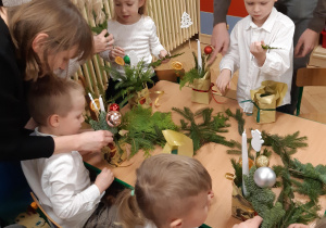 Warsztaty z rodzicami - przygotowanie stroików